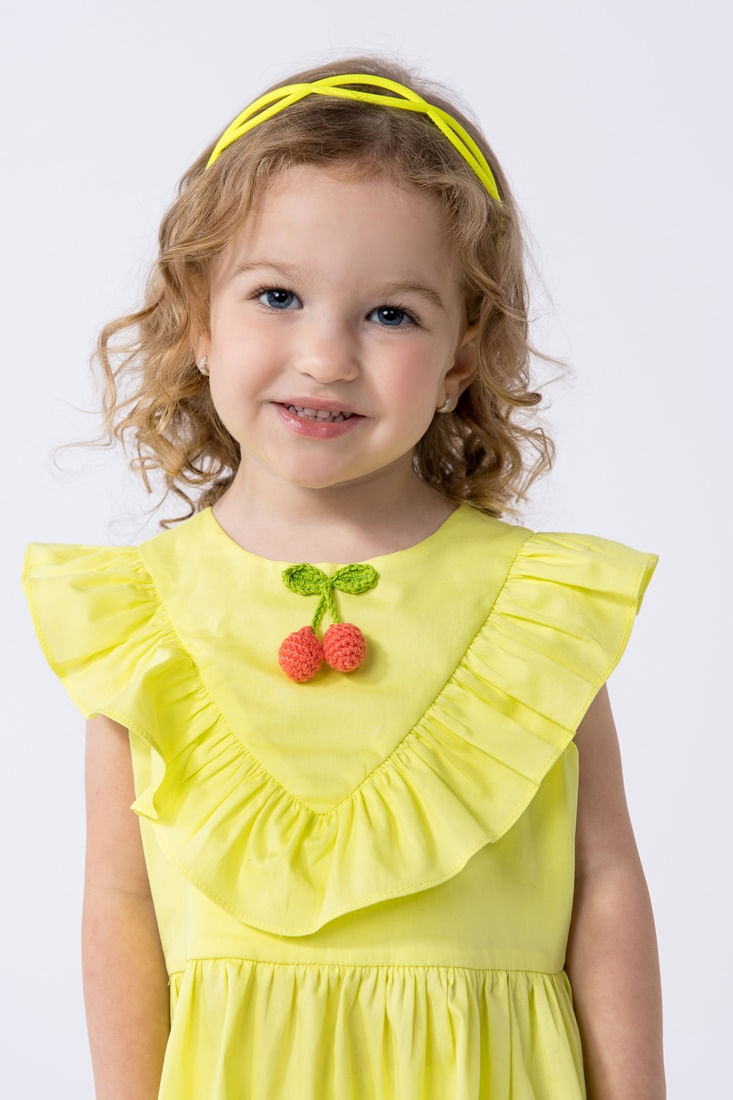 Vestido-infantil-com-babados-e-enfeite-de-croche-