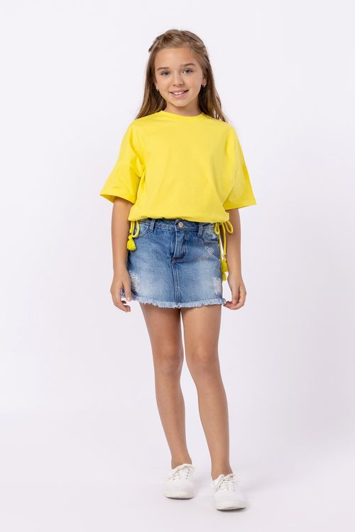 Camiseta em malha com barra franzida por rolitê para menina