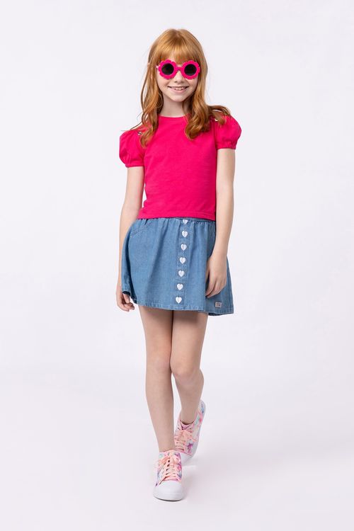 Camiseta em malha com detalhe no ombro com botões para menina