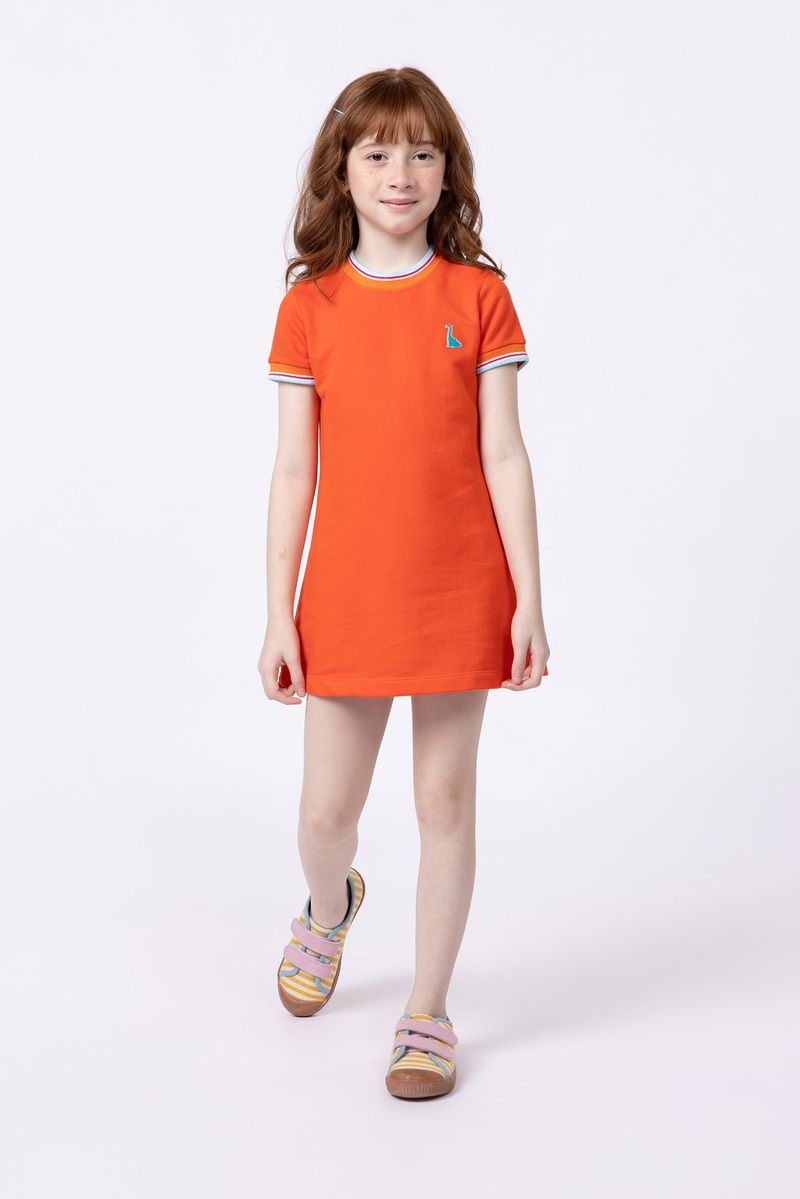 858019-Vestido-jumper-curto-de-moletom-com-retilinea-na-gola-e-punho-para-menina