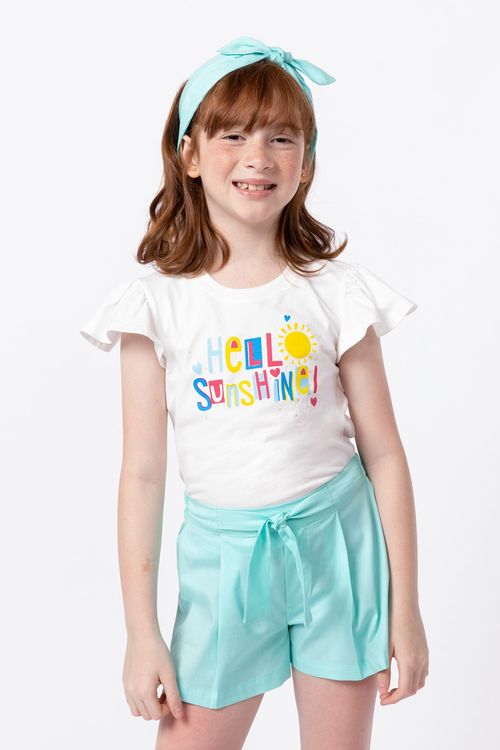 Conjunto de blusa em malha com estampa e short em tricoline com prega frontal para meninas