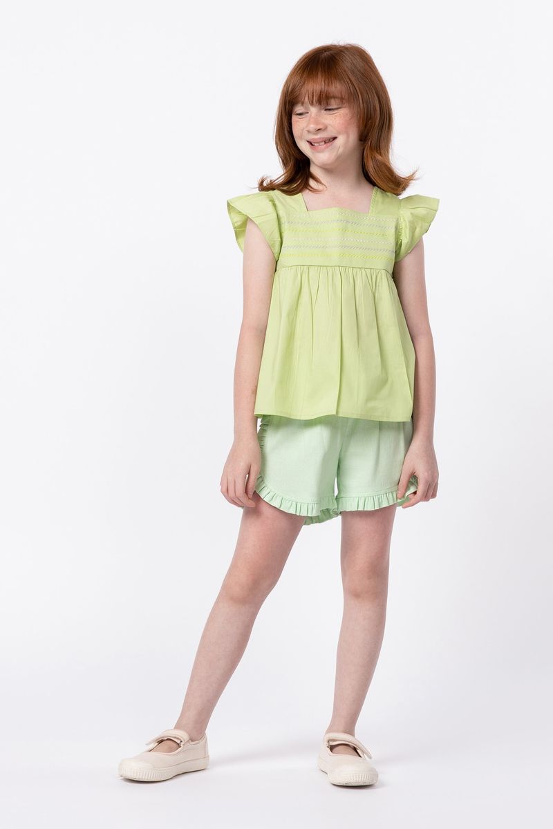 858036-Bata-de-tricoline-com-babado-na-manga-e-detalhe-de-picueta-para-meninas