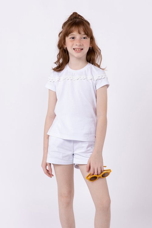 Blusa com detalhe de guipir para meninas