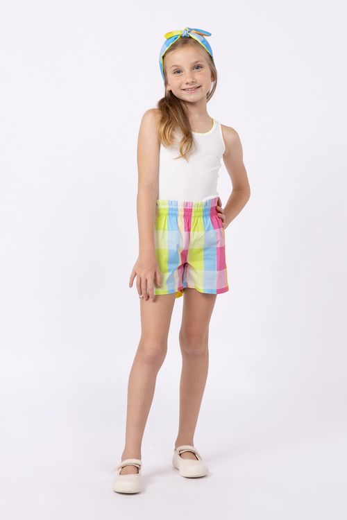 Conjunto de blusa canelada com detalhe de picueta e short de moletinho xadrez para meninas