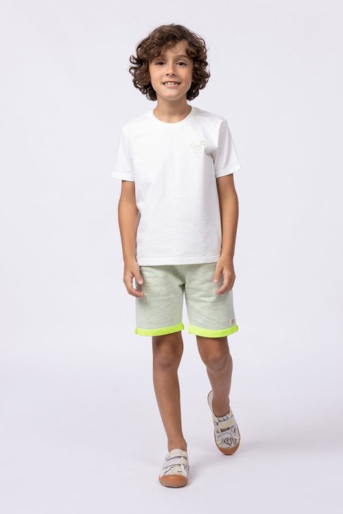 Conjunto de camiseta meia malha com estampa e bermuda de moletom para meninos