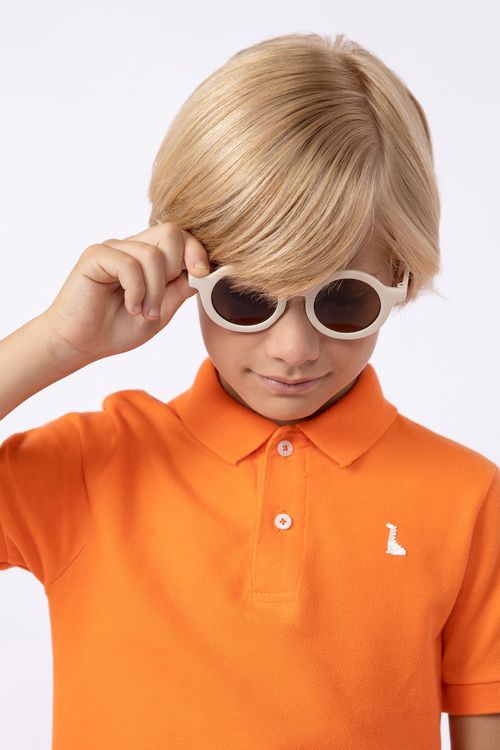 Polo tingida com logo para meninos