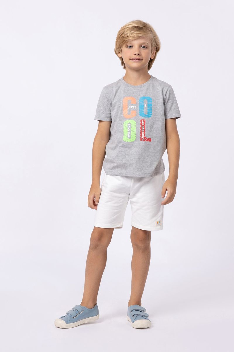 858197-Conjunto-de-camiseta-com-estampa-e-bermuda-de-moletom-para-meninos