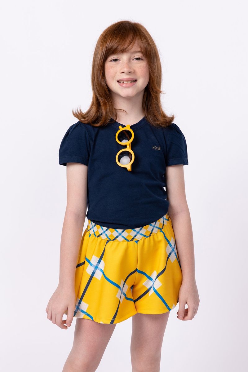 018008-85-Conjunto-blusa-de-malha-manga-curta-e-short-evase-estampado-para-menina