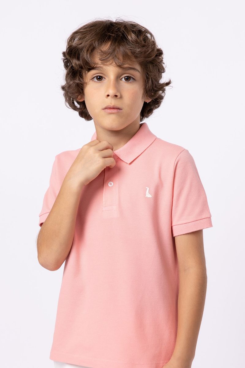 858137-Camisa-gola-polo-colorida-com-etiqueta-externa-para-meninos