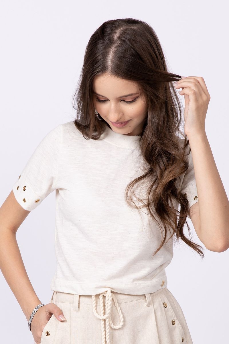 859046A-Camiseta-cropped-teen-para-menina-em-malha-linho-com-ilhos-nas-mangas