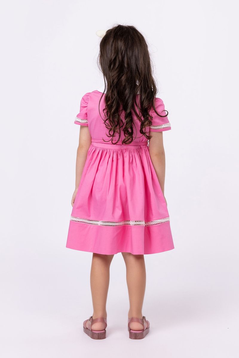 857020-Vestido-em-tricoline-com-renda-para-bebe-menina