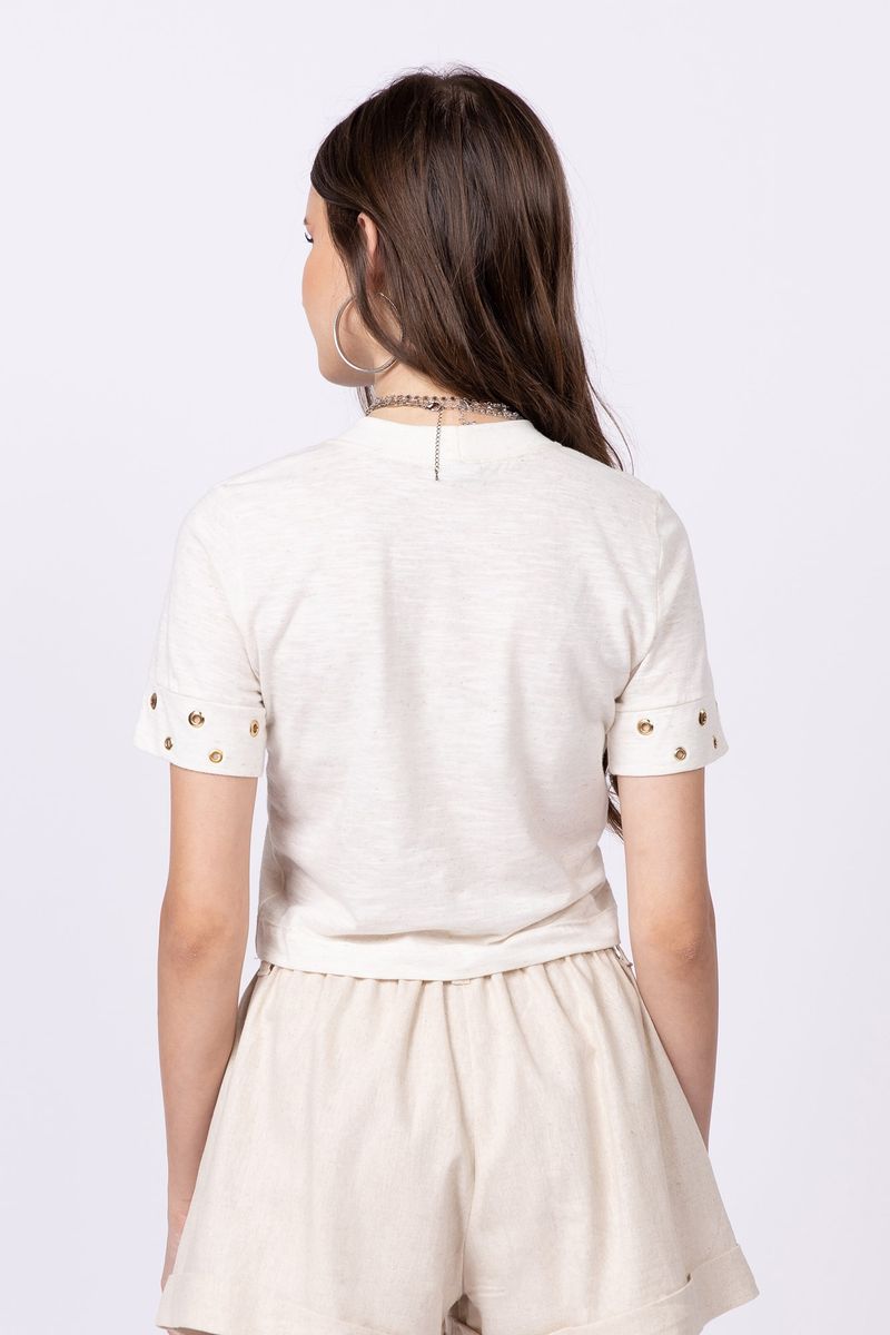 859046A-Camiseta-cropped-teen-para-menina-em-malha-linho-com-ilhos-nas-mangas