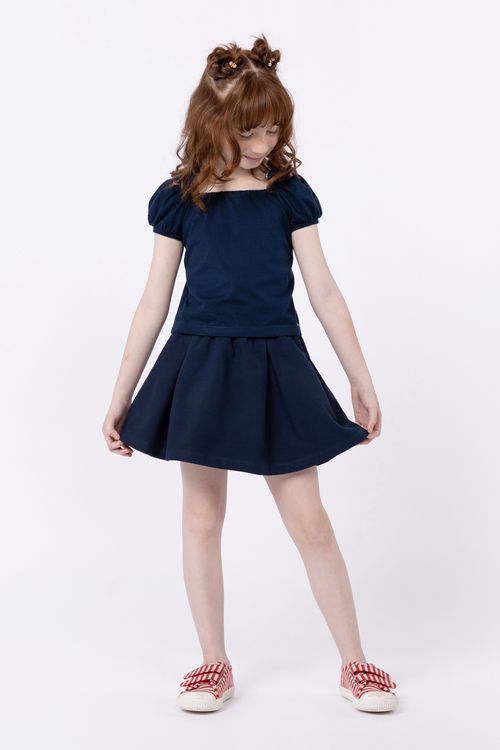 Conjunto de bata em malha com detalhe de laço e saia com pregas para meninas