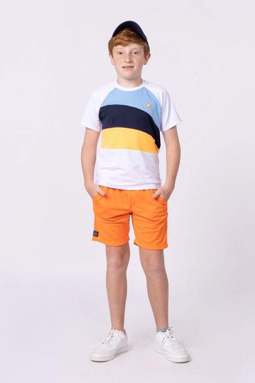 Camiseta de malha dry fit com recortes coloridos para menino