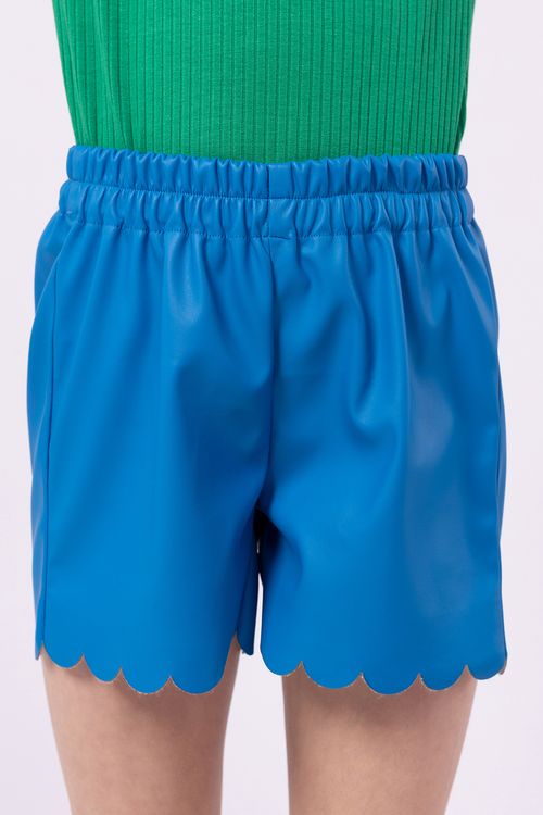 Short de Couro Ecológic com Detalhe de Ondas na Barra