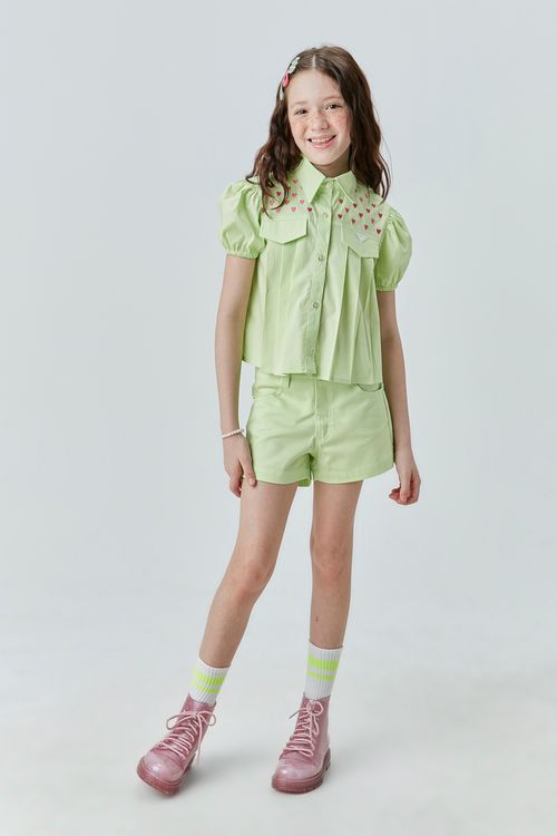 Short Infantil para Menina de Sarja Acetinada com Estampa de Corações no Bolso