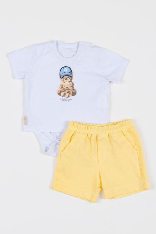 Conjunto Infantil com Camiseta Body de Malha 100% Algodão com Estampa e Aplique Boné e Bermuda de Piquet