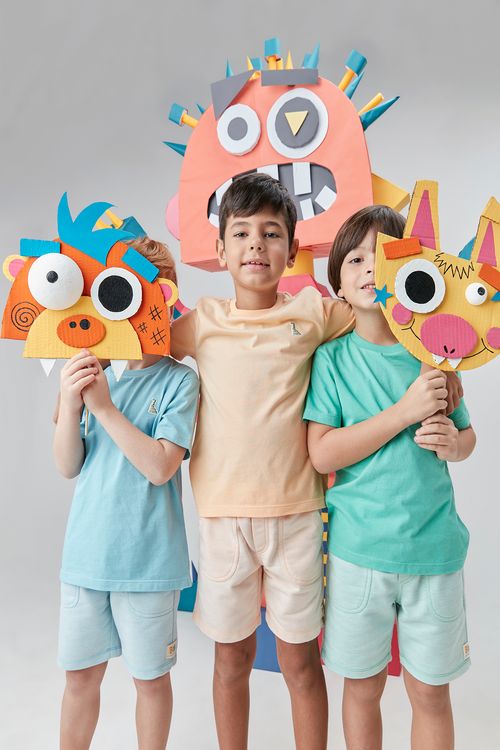 Conjunto Infantil com Camiseta de Malha de Algodão e Bermuda de Moletom